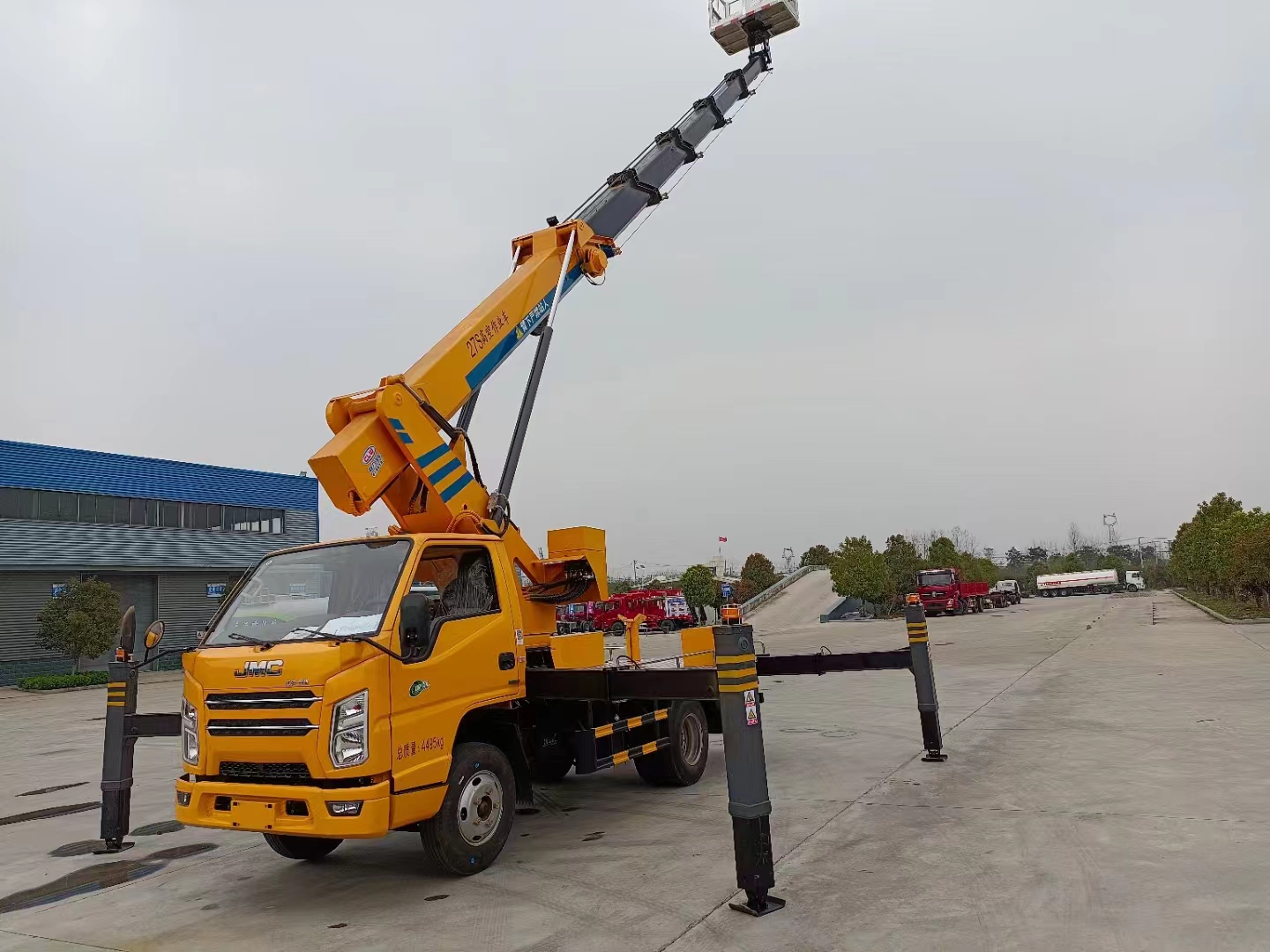 藍(lán)牌27米高空作業(yè)車(chē)